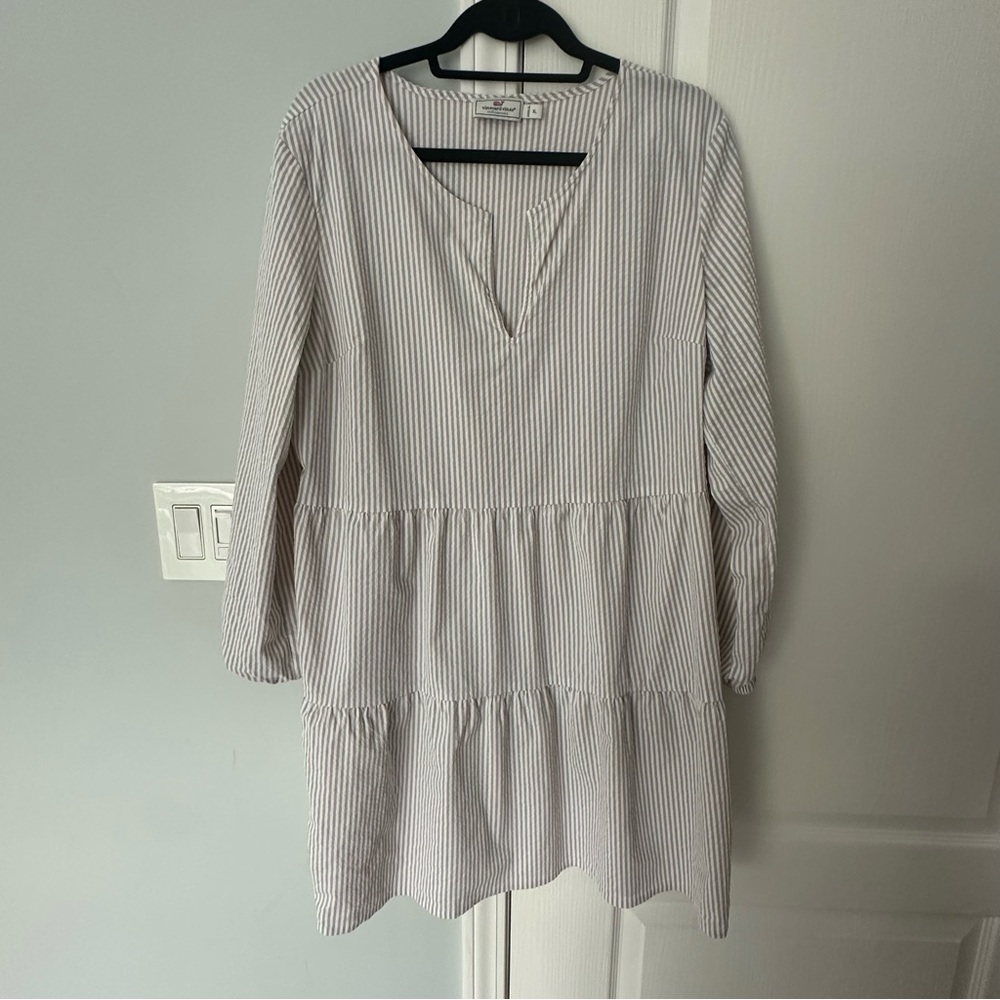 Vineyard Vines Beige and White Performance Top Pinstripe XL